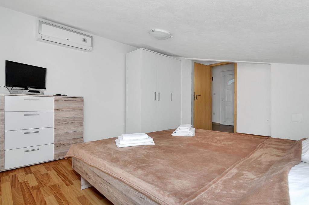 Apartmani Cico Gdinj Exterior foto